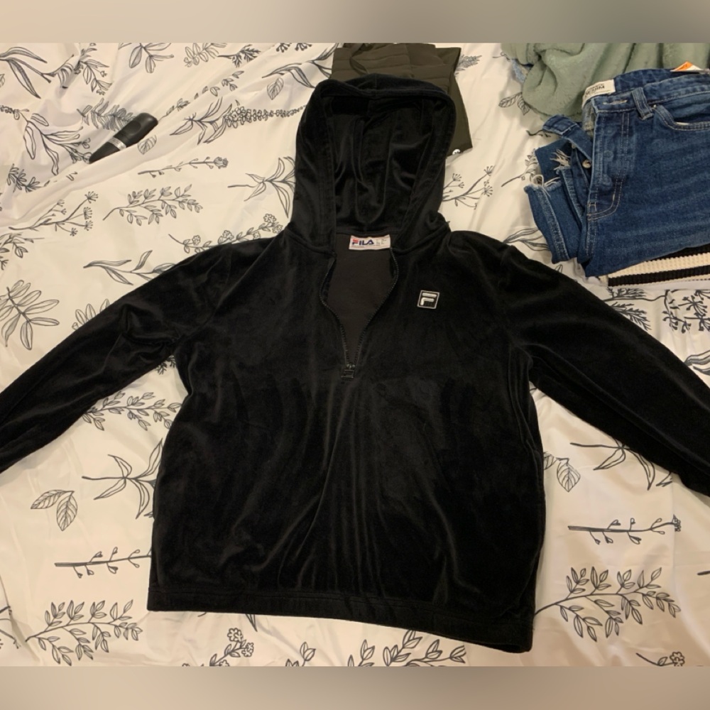 FILA ZIP UP SIZE SMALL